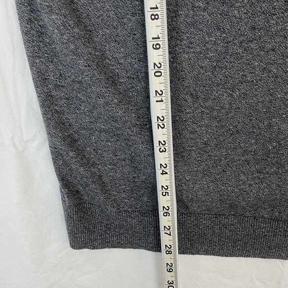 Old Navy Gray V-Neck Sweater Sz XL - Picture 7 of 8